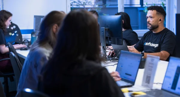 Além do Copilot: como a IA está redesenhando a estrutura das Squads de TI e do SDLC